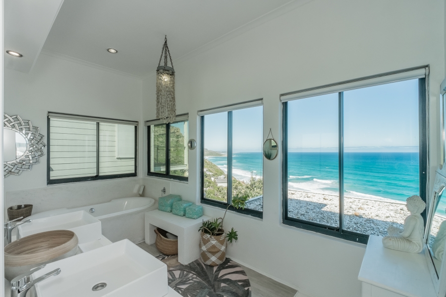 4 Bedroom Property for Sale in Misty Cliffs Western Cape